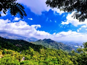 माउंट आबू यात्रा के दौरान अरावली पर्वत का दृश्य